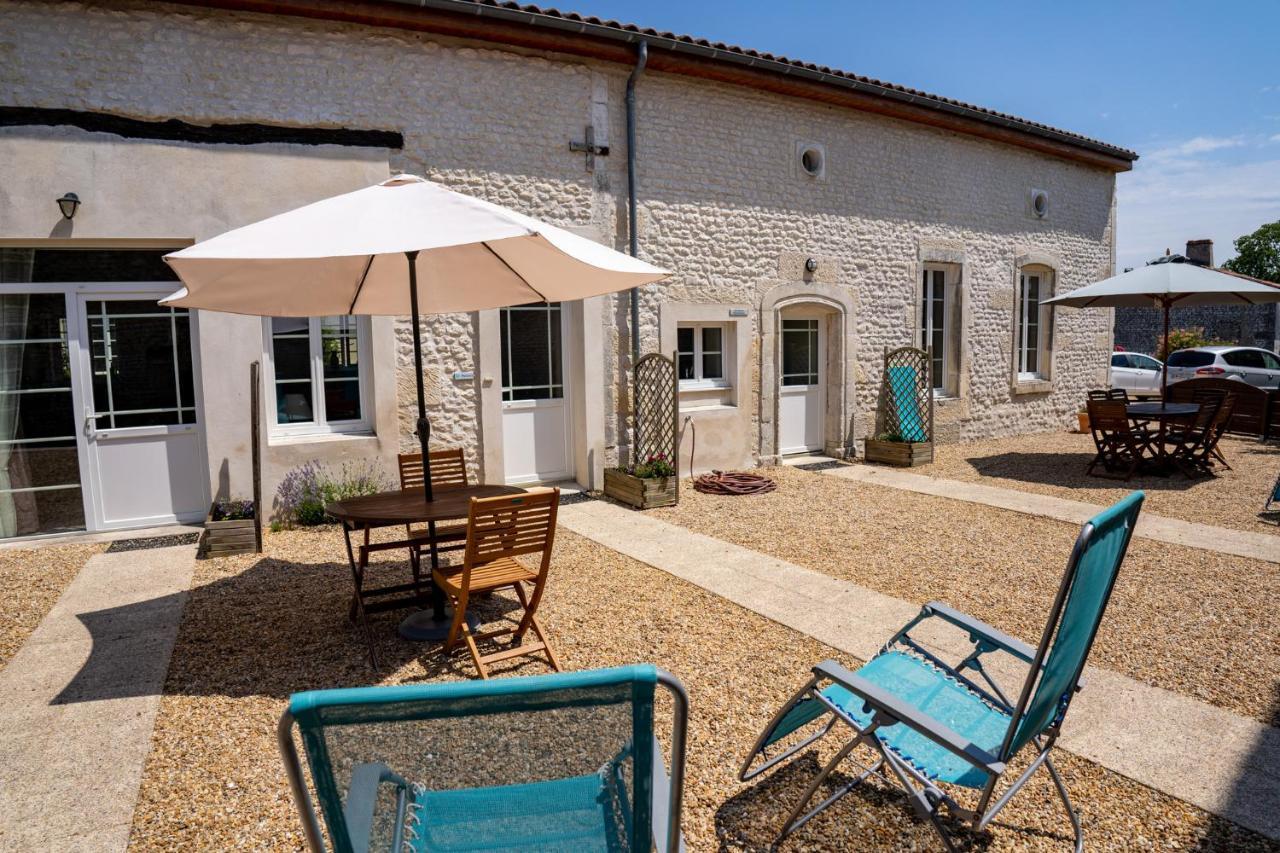 Les Gites Du Vigneron Et Cd'H Saint-Seurin-de-Palenne Екстер'єр фото